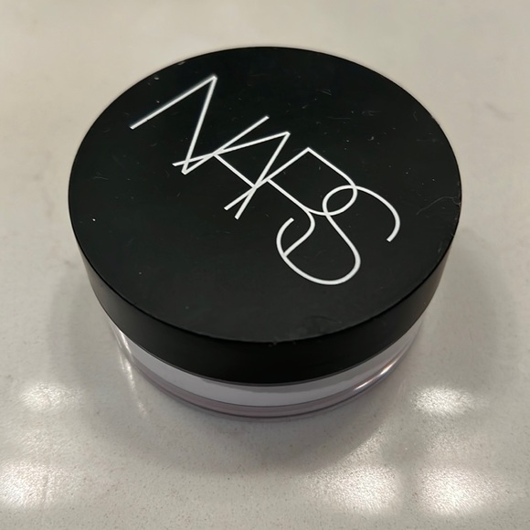 Nars Translucent Crystal Light Reflecting Setting Powder Loose - Picture 2 of 5